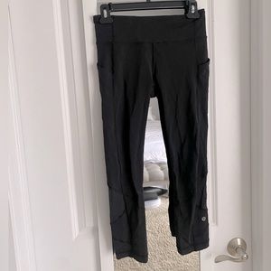Lululemon black cropped leggings with pockets and zipper